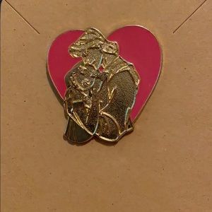 🐭 4 for $20 / Pocahontas & John Smith Chaser Pin